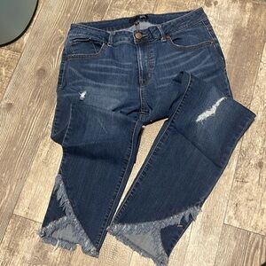1822 Denim Distressed Jeans